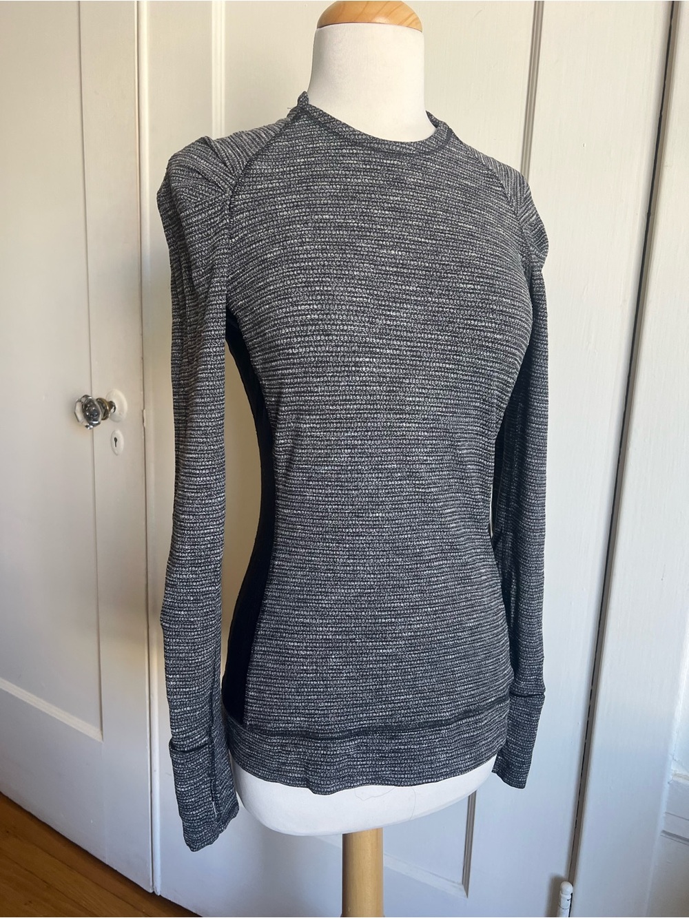 Lululemon Swiftly Style Heathered Gray Running Top Thumbholes